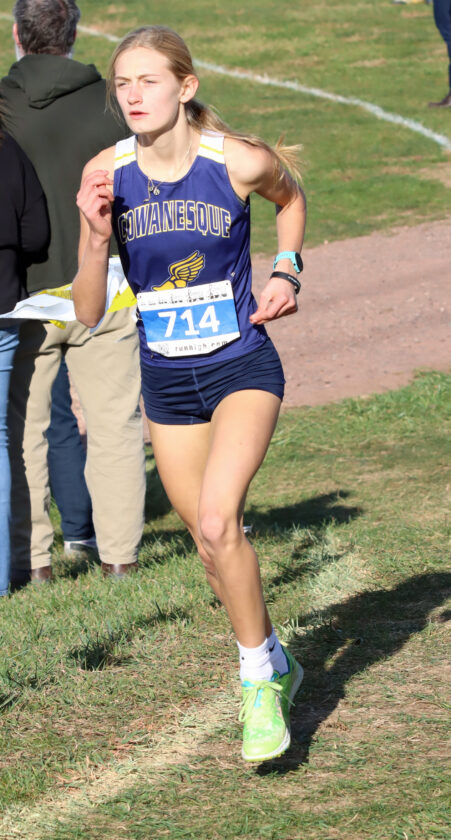 Dufrene breaks away from pack, leads Warrior Run to District 4